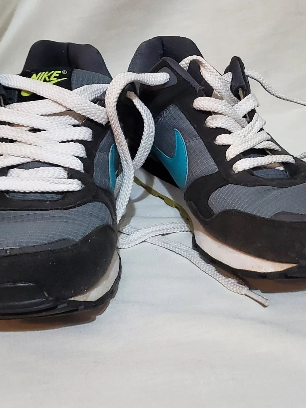 Nike Men’s Gray & Teal Running Sneakers